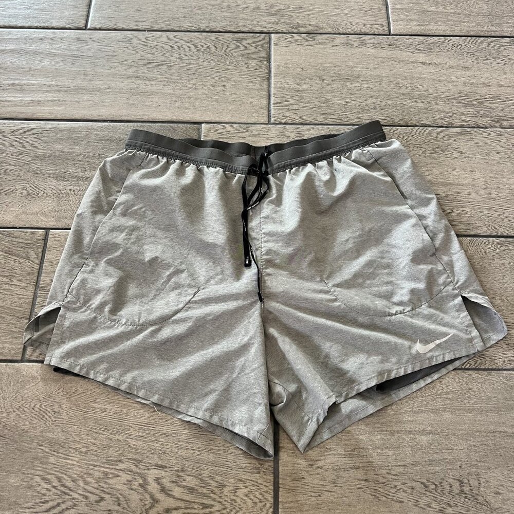 Nike Gray Shorts Athletic Men’s Size Large (044)